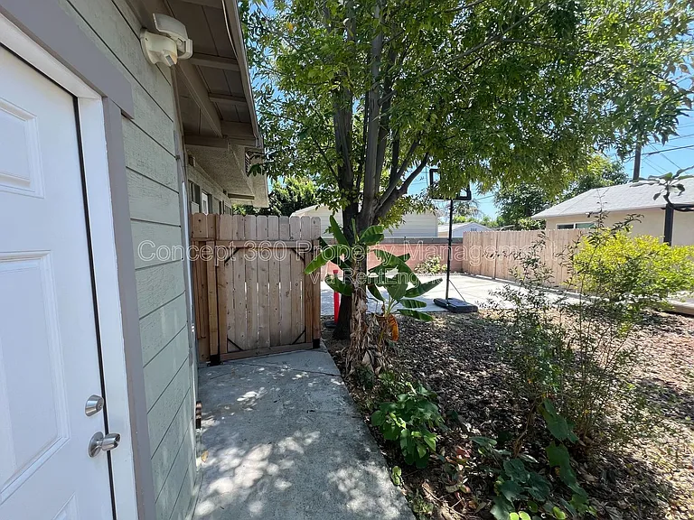 144 Primrose Ave #B — Photo 6