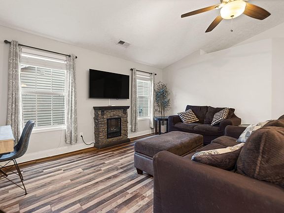 3rd image of 2561 Rockaway Pl