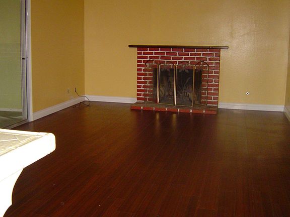 Super Family Room w/wood floors