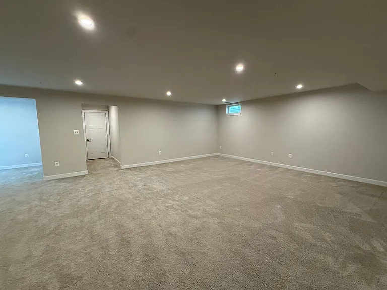 506 Ladywell St — Photo 32