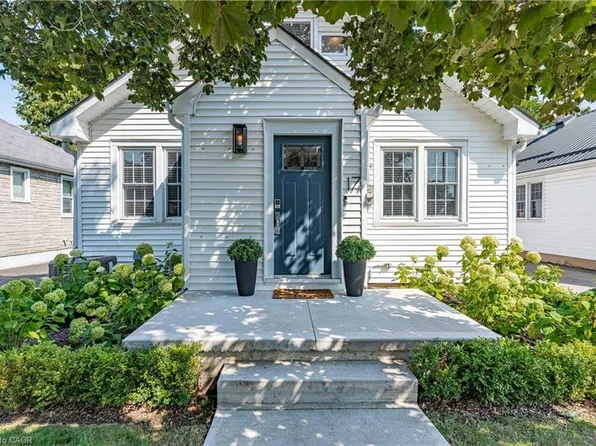 17 Davis St W, Norfolk County, ON N3Y 2R2