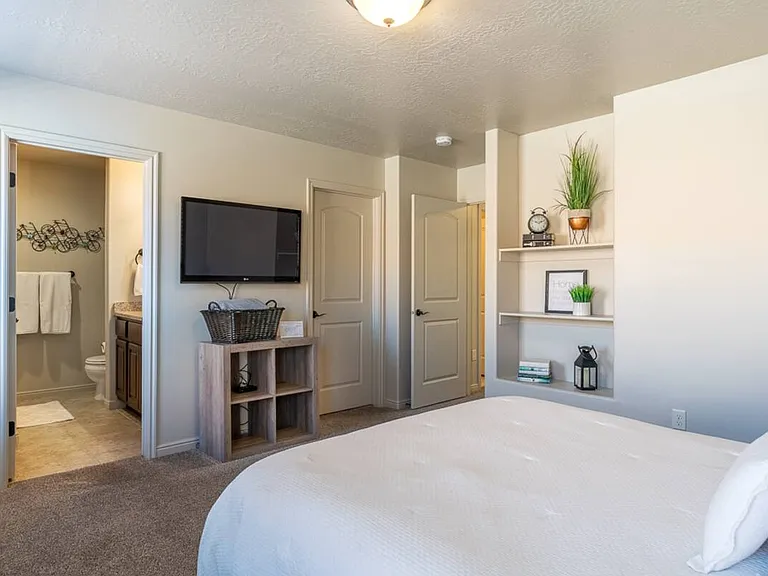 290 W Buena Vista Blvd — Photo 9
