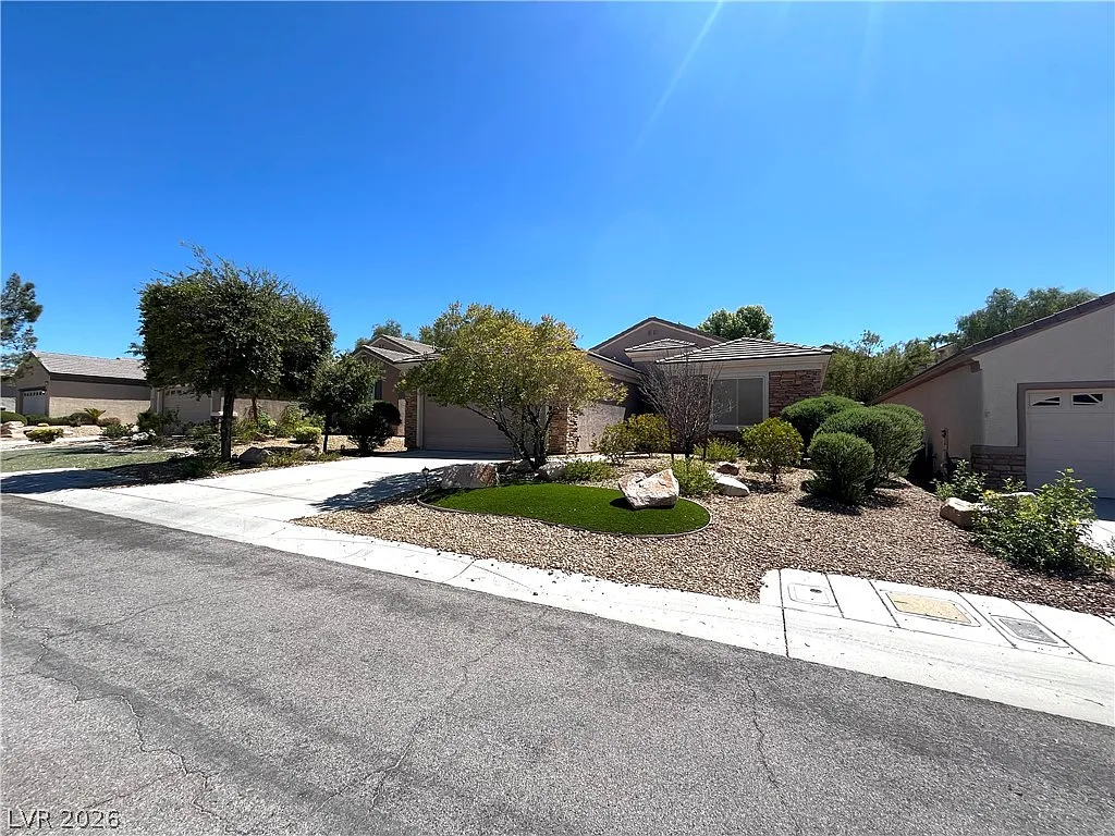 2 bed, 2.0 bath, 1596 sqft, $2,200 — Photo 2