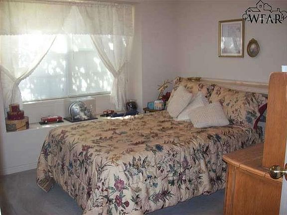 5th image of 1002 Pawhuska Ln