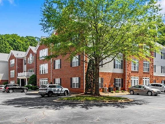 2nd image of 524 College Rd APT 307