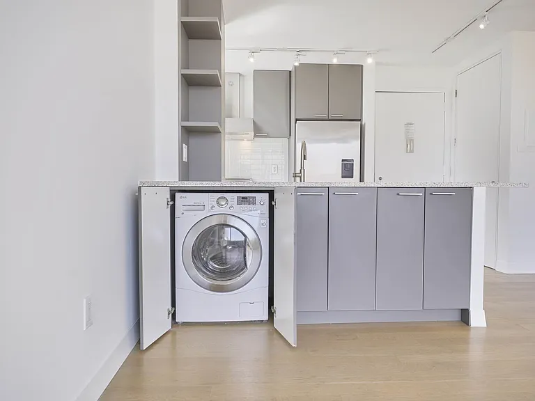 200 E 11th St #Penthouse 1 — Photo 7