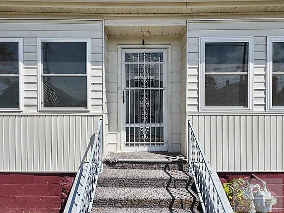 4th image of 204 Lee St