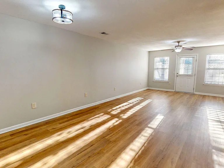 5028 Winfield Dr — Photo 9
