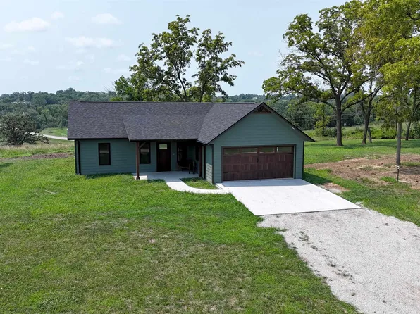 21057 Walnut St, Centerville, IA 52544