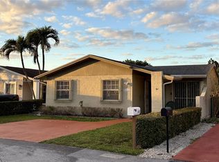 Les Chalets, Miami, FL 33165