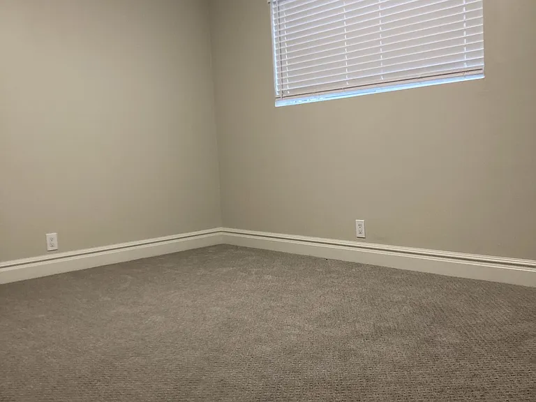 1391 E McCormick Way — Photo 8