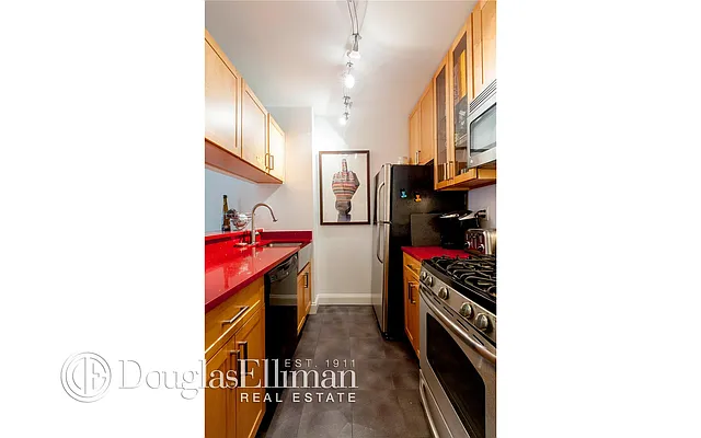 Rented by Douglas Elliman | media 20