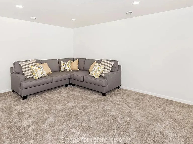 820 Cathy Dr W — Photo 33