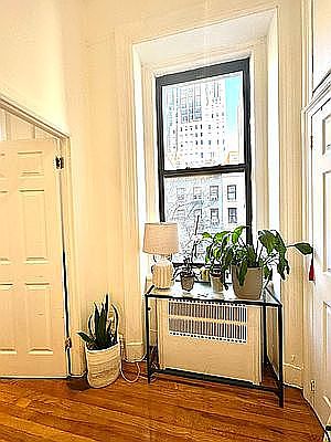 3rd image of 210 W 16th St APT 3I