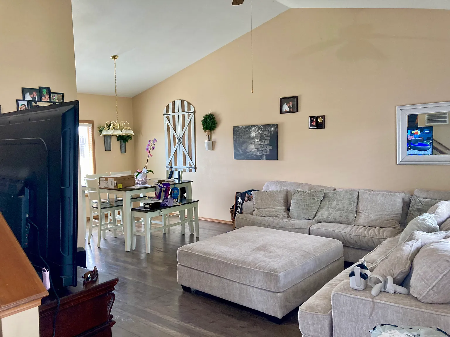 3 bed, 2.5 bath, 1520 sqft, $2,100 — Photo 4