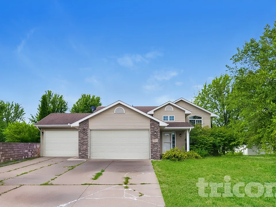9905 41st Pl NE