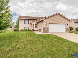 503 S Columbia St, Harrisburg, SD 57032
