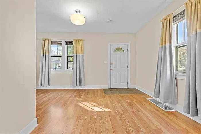 2 bed, 1028 sqft, $1,500 — Photo 3