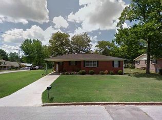 703 Hillside Dr, Humboldt, TN 38343