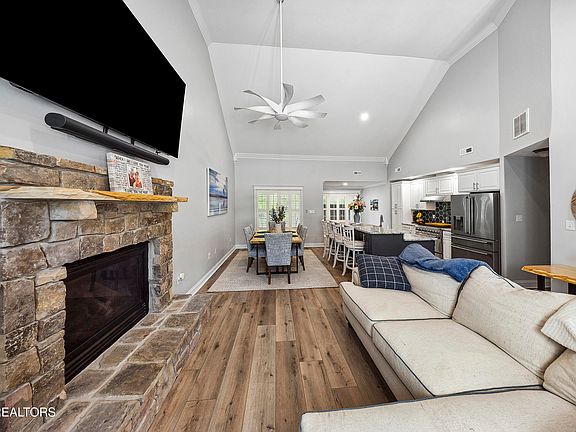 4th image of 10836 Parkgate Ln