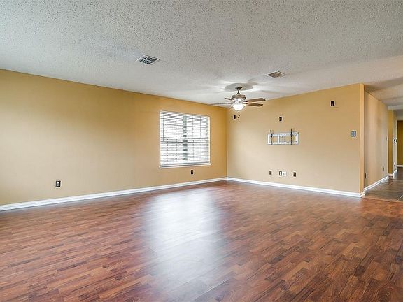 5th image of 902 Gillon Dr