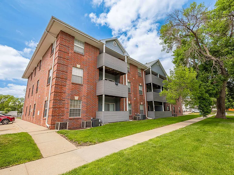 Cambridge Apartments — Photo 8