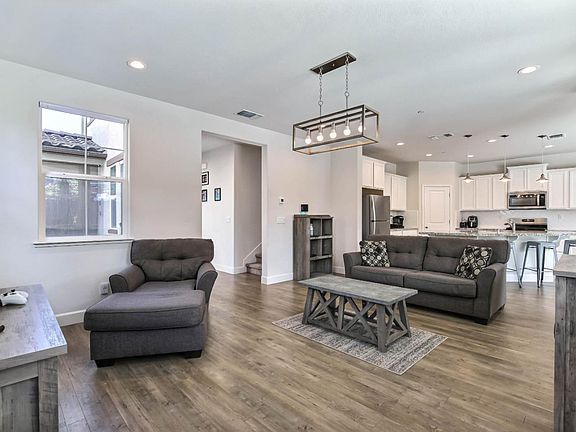 5th image of 681 Navarra Way