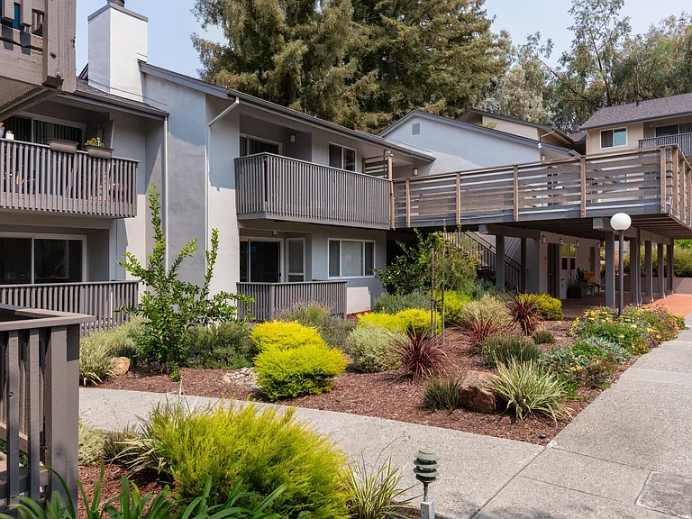 Crestview Terrace — Photo 8