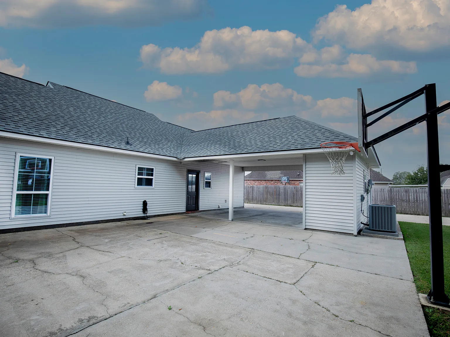 3 bed, 1336 sqft, $1,800 — Photo 4