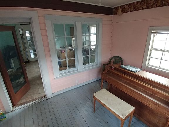 3rd image of 506 Barwick St