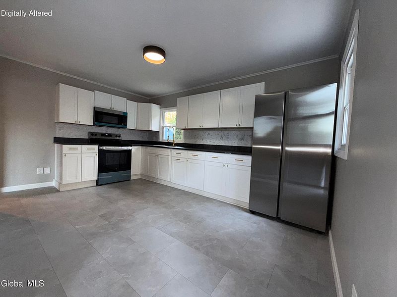 5th image of 8 Oakland Drive