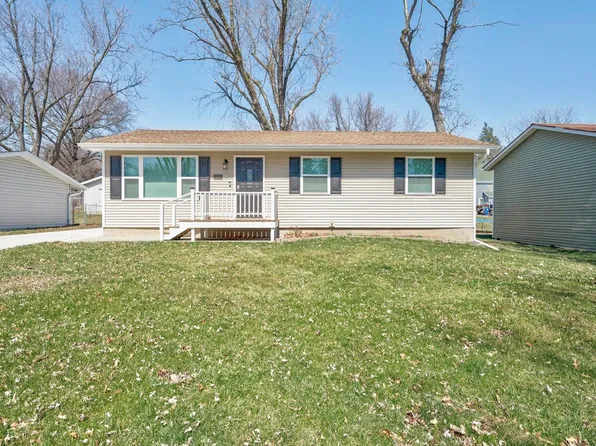 508 21st St, Spirit Lake, IA 51360