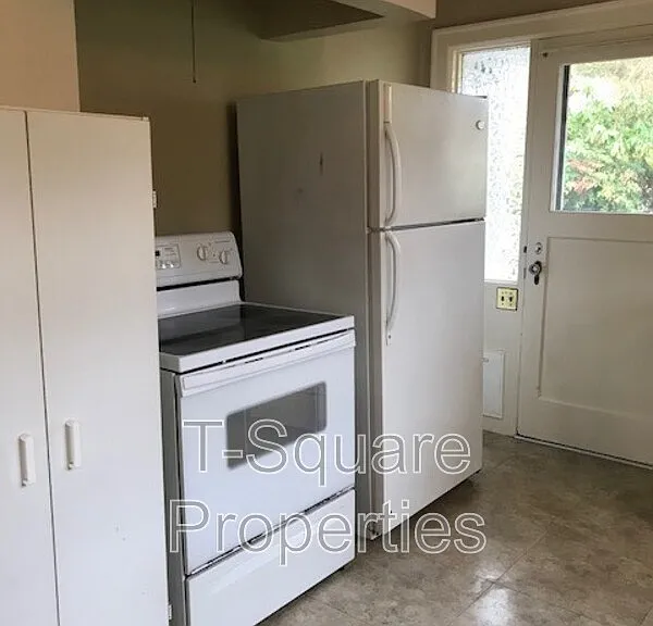 9056 Avondale Rd NE — Photo 9
