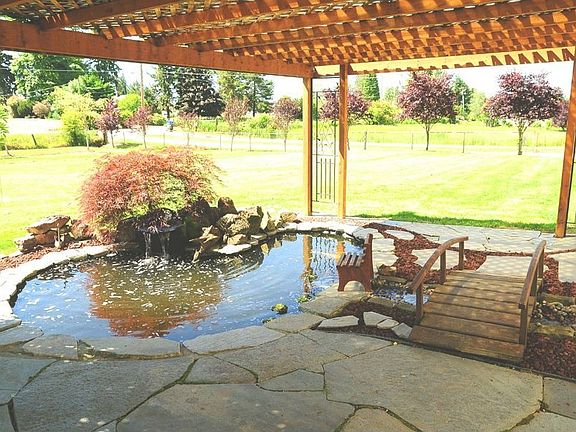 Gazebo w'stream & pond