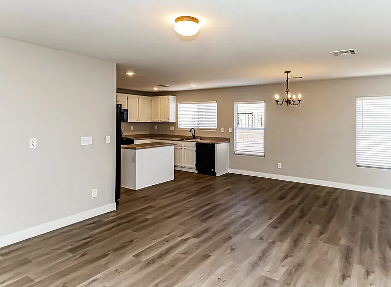 570 Swiss Cottage Ave — Photo 6