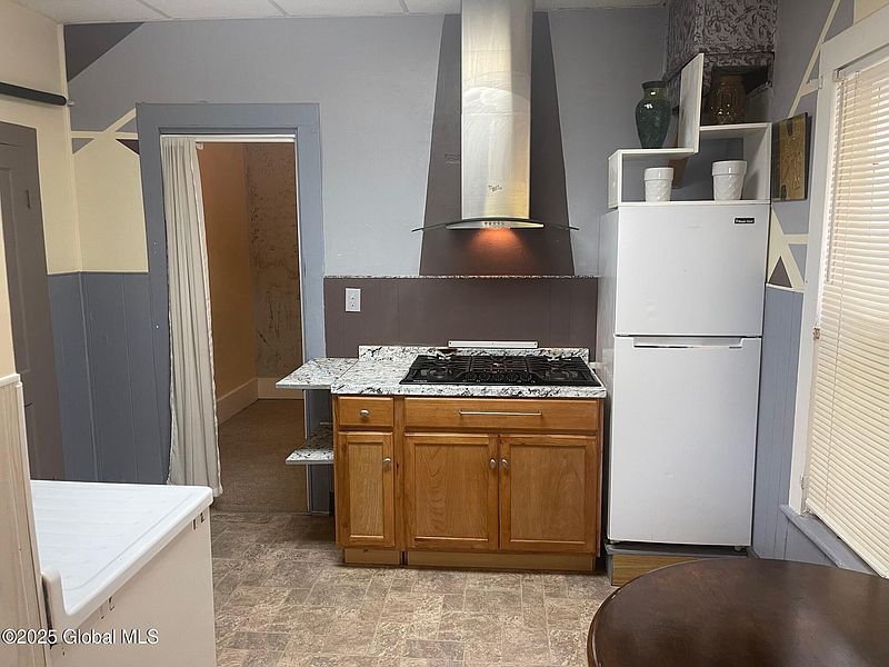 4th image of 64 Forbes Street