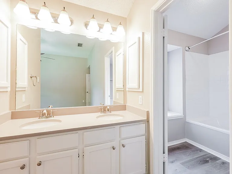922 Elliott Dr — Photo 11