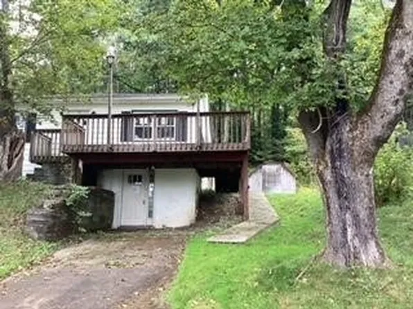 8 Hillside Ave, Bainbridge, NY 13733