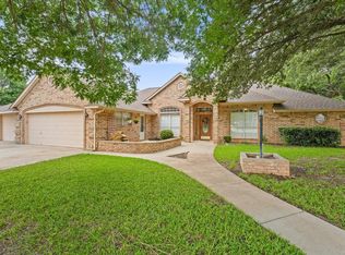 1704 Meadowbrook Ct, Decatur, TX 76234
