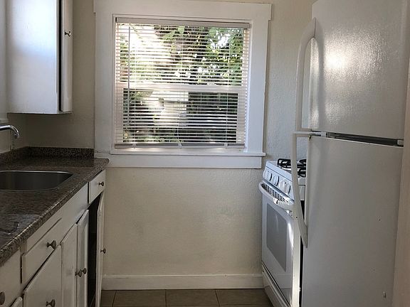 3rd image of 320 Evans Ave APT B