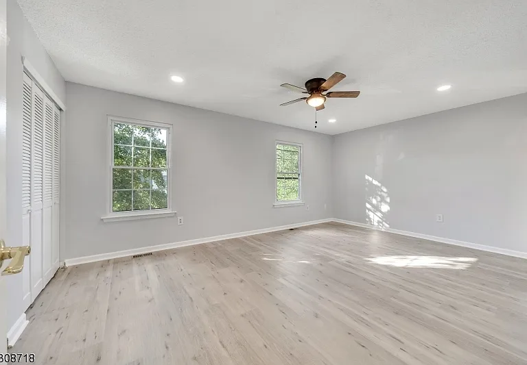 7 Kirby Ln — Photo 18