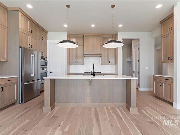 3rd image of 2204 N Peakhurt Ave