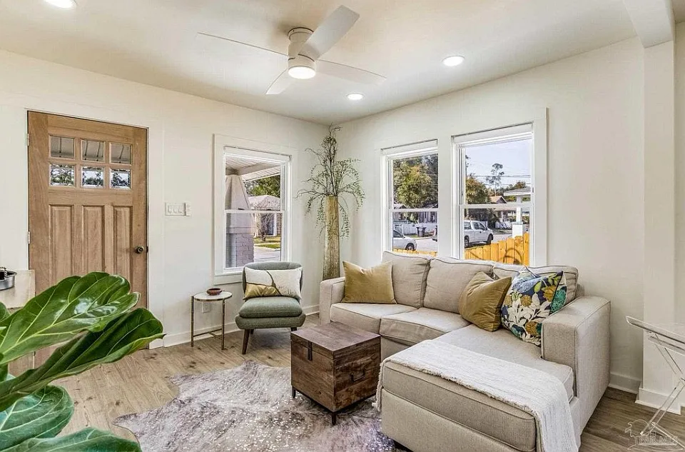 3 bed, 1062 sqft, $2,300 — Photo 2