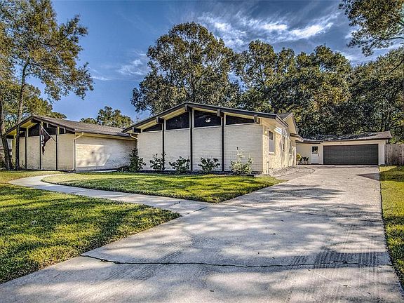 2nd image of 4006 Bayou Grove Dr