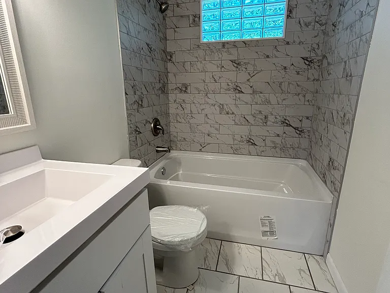 110 E Main St — Photo 8