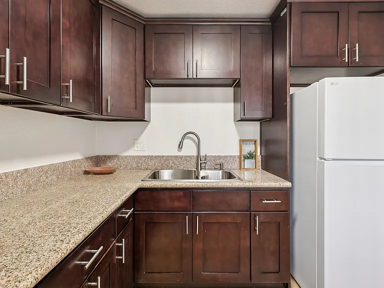 Bella Vista Apartments — Photo 68