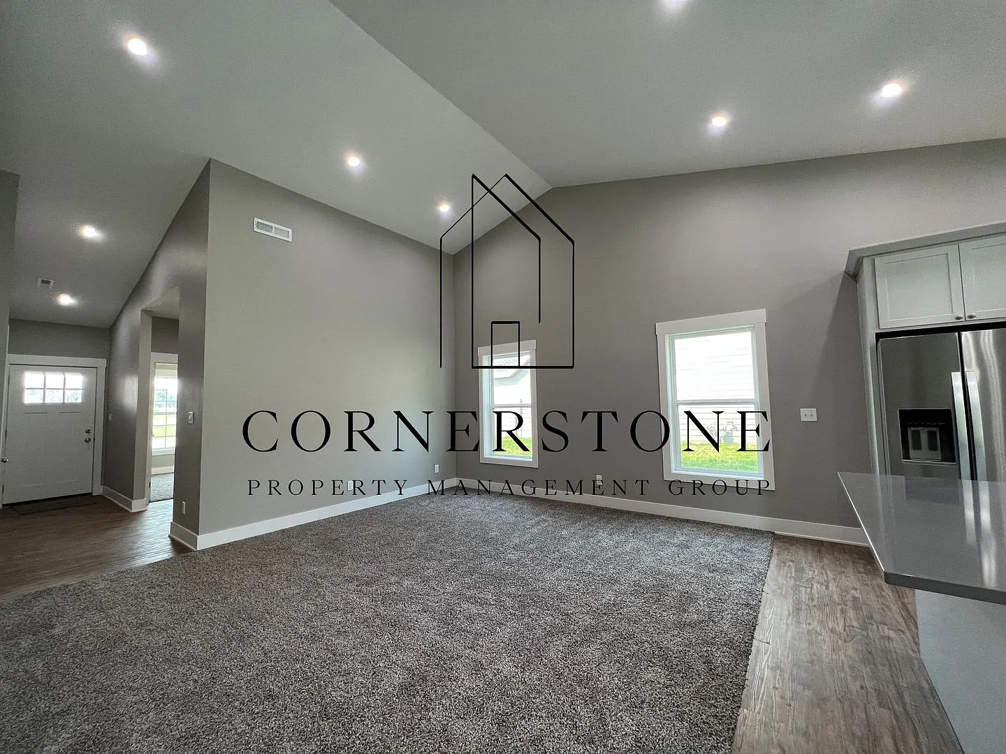 Beautiful 2 Bedroom house w/ vaulted ceilings! $2200 — Photo 2