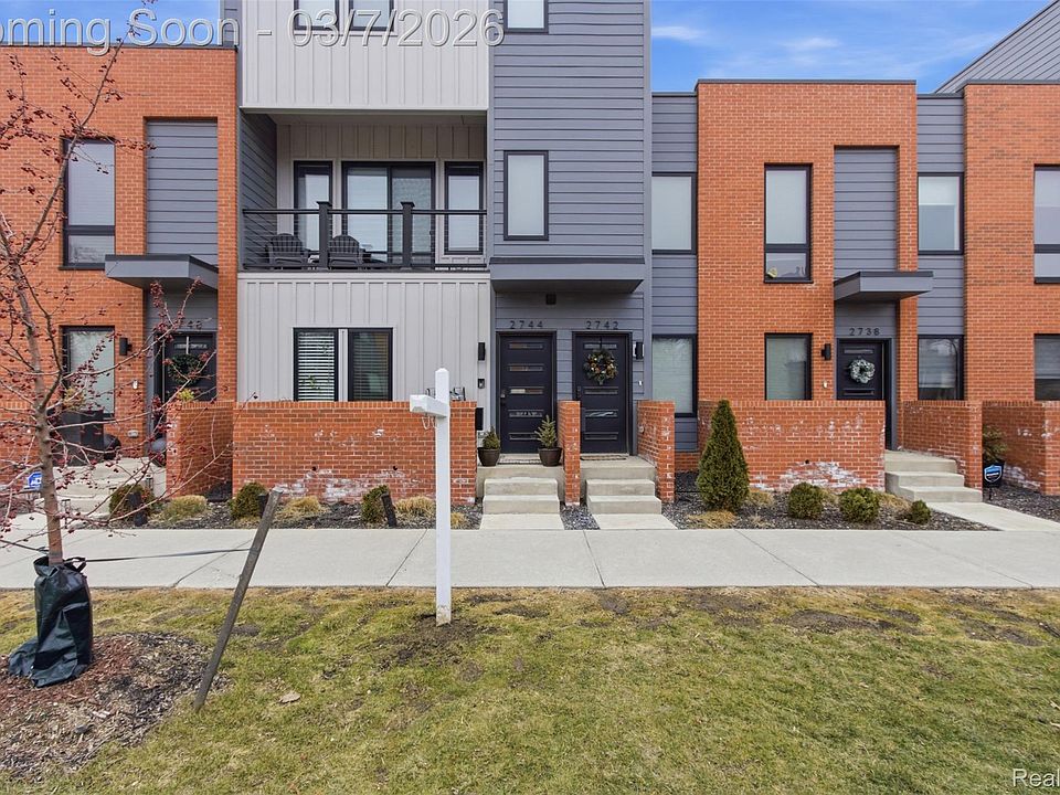 1st image of 2744 Harrison St