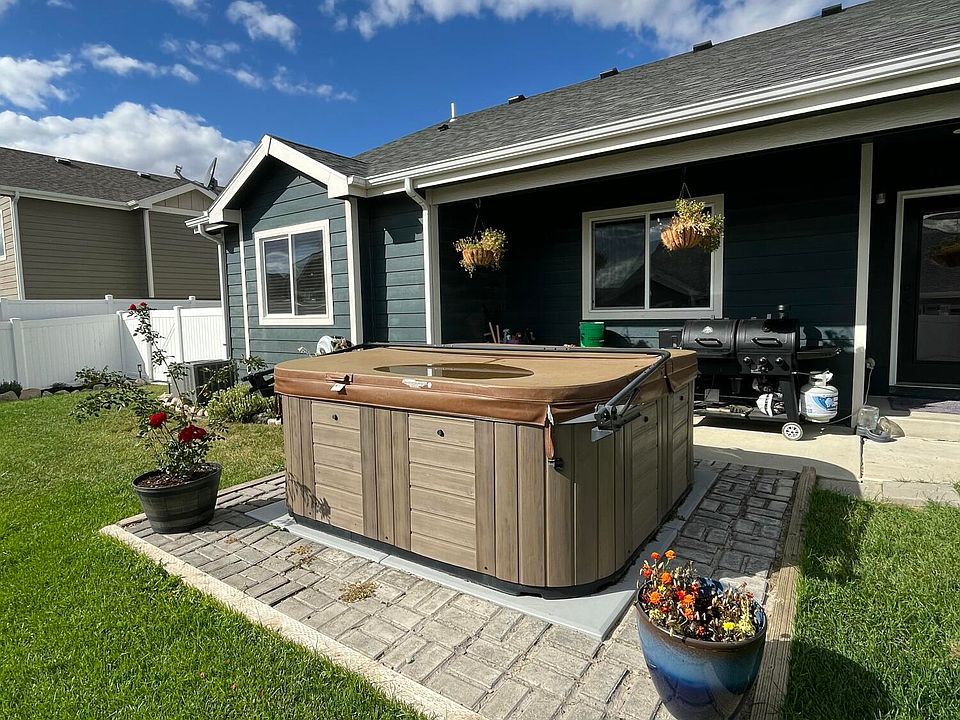 2nd image of 2715 Chokecherry St