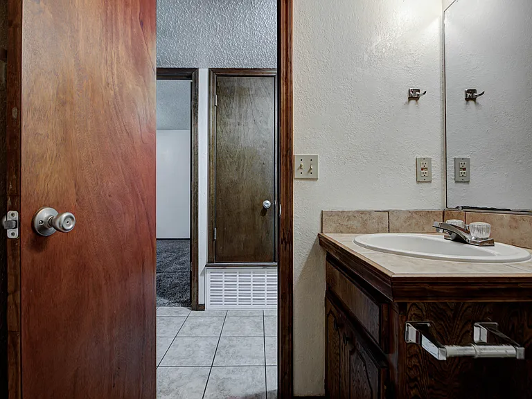 1315 Glen Oaks Ct #4 — Photo 32